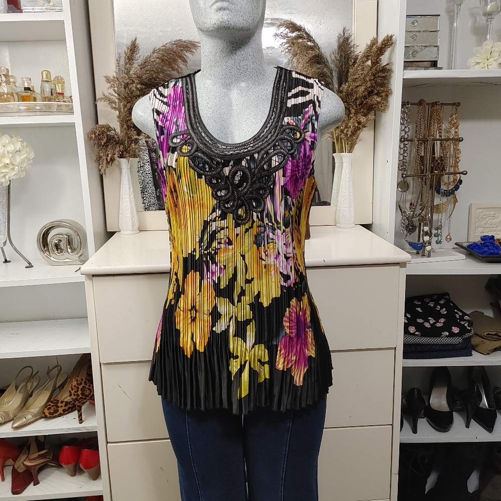 Milano Sleeveless Floral Top Size L